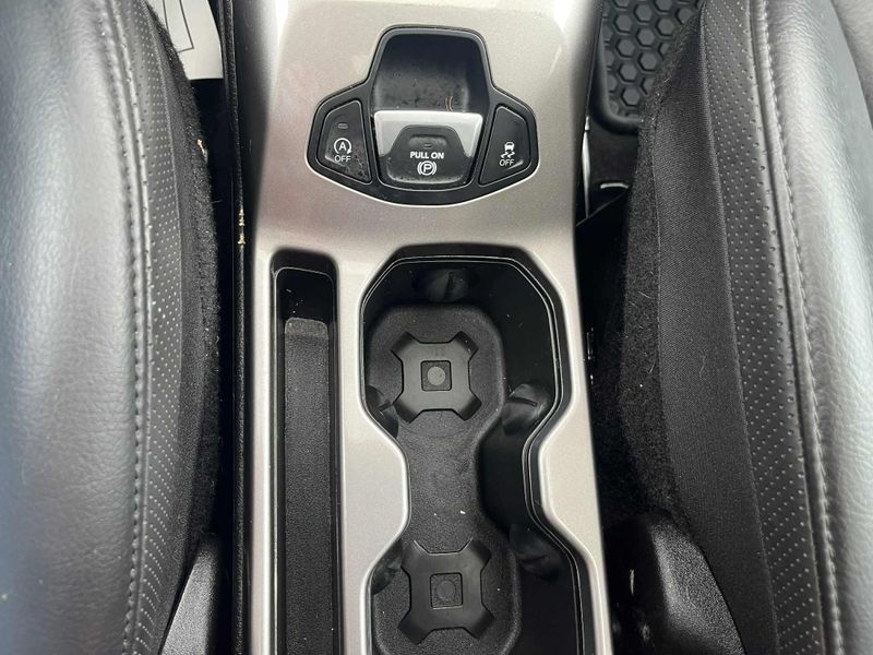 Used 2022 Jeep Renegade Image 21