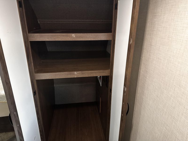 Used 2021 WINNEBAGO VOYAGE 3134RL Image 27