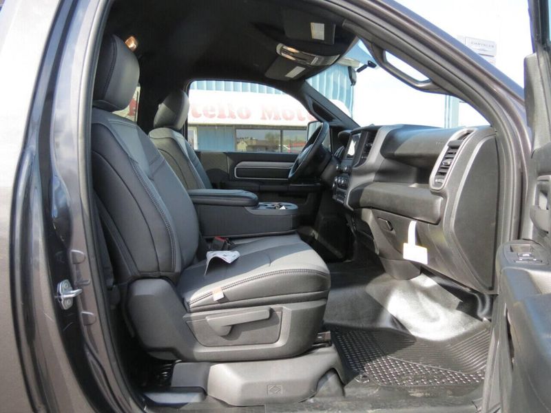 2024 RAM 2500 Tradesman Regular Cab 4x4 8