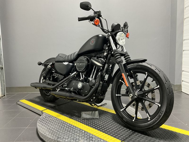 2022 Harley-Davidson SPORTSTER IRON 883Image 2