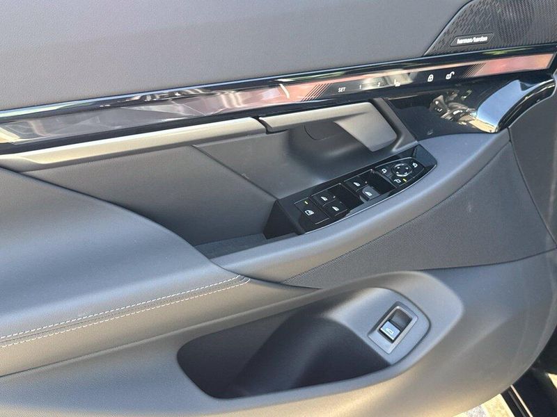New 2027 BMW 5 Series 530i xDriveImage 14
