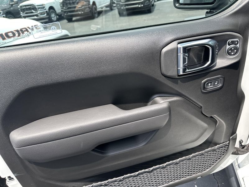 New 2025 Jeep Gladiator Mojave 4x4Image 19
