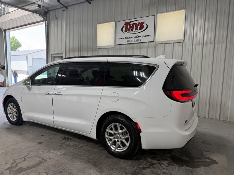 Used 2022 Chrysler Pacifica Touring LImage 12