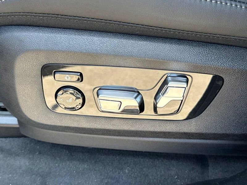 New 2027 BMW X7 xDrive40iImage 18