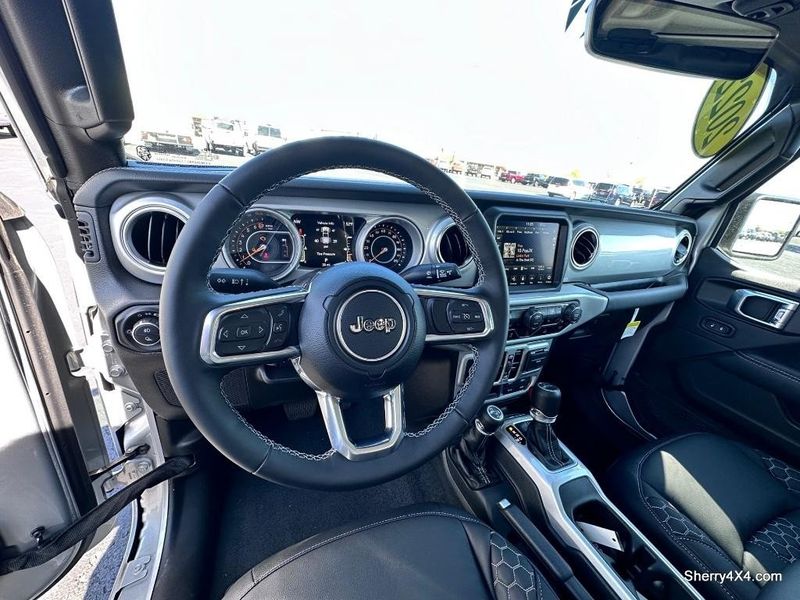 2022 Jeep Gladiator Overland 4x4Image 25