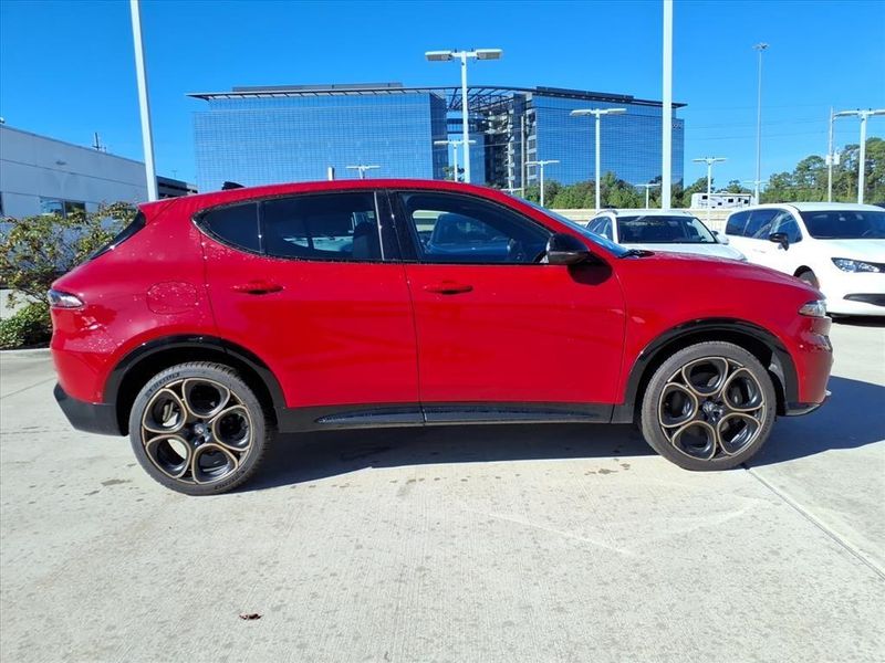 New 2025 Alfa Romeo Tonale IntensaImage 5