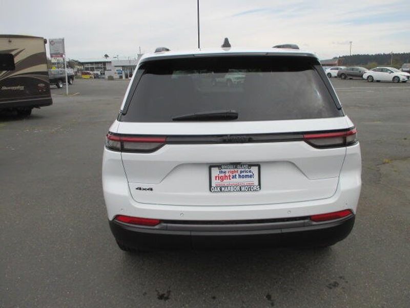 New 2026 Jeep Grand Cherokee Laredo Altitude 4x4Image 8