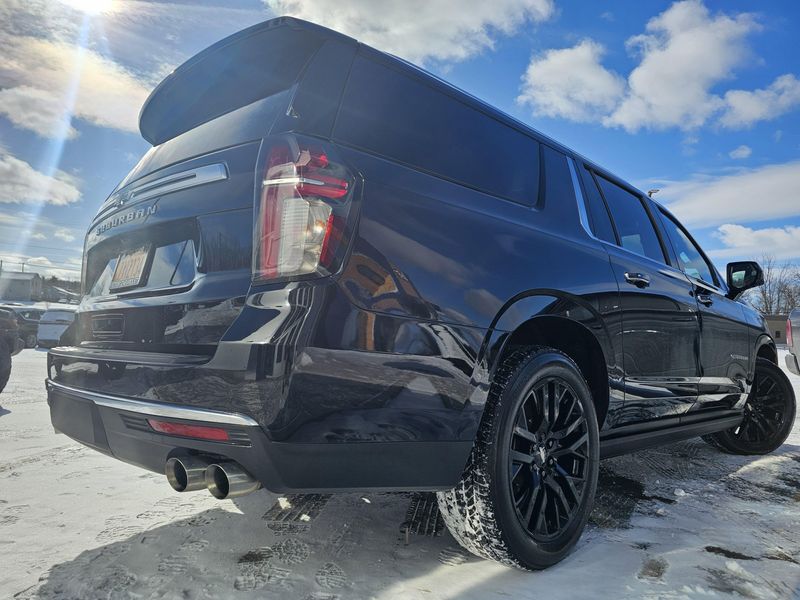 Used 2024 Chevrolet Suburban High CountryImage 4