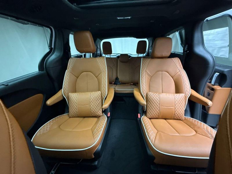 New 2026 Chrysler Pacifica Pinnacle AwdImage 12