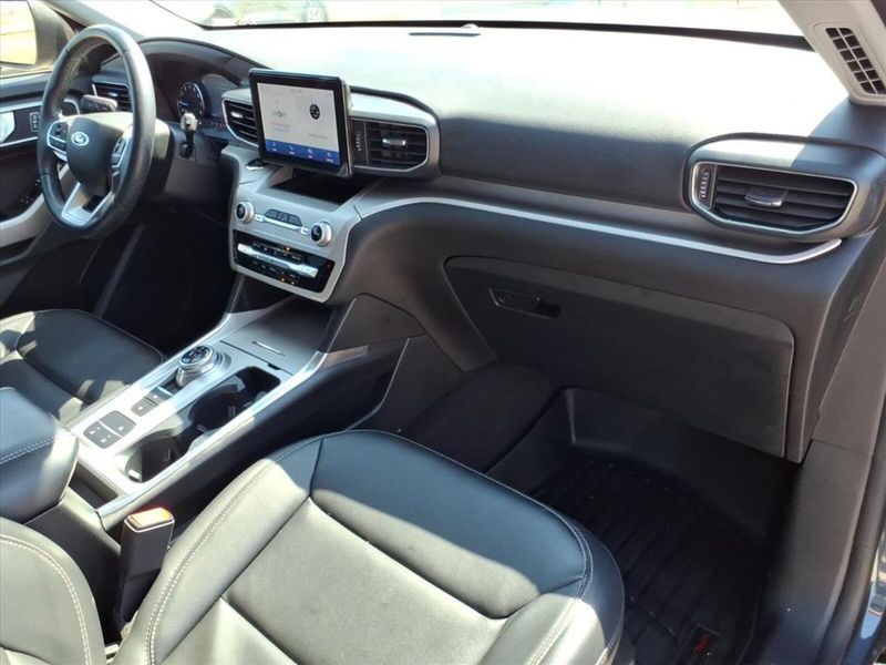 2022 Ford Explorer XLT photo 6