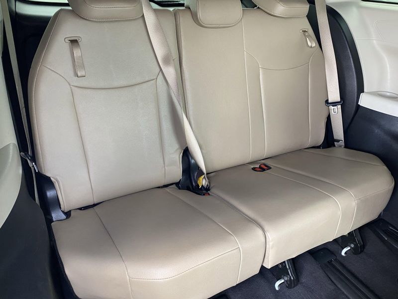 2023 Toyota Sienna XLEImage 15