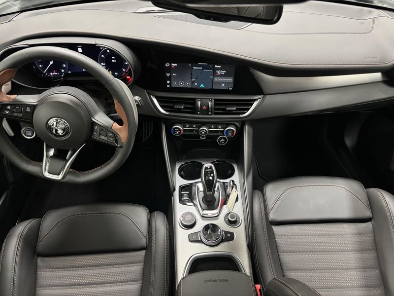 New 2025 Alfa Romeo Giulia Intensa AwdImage 17