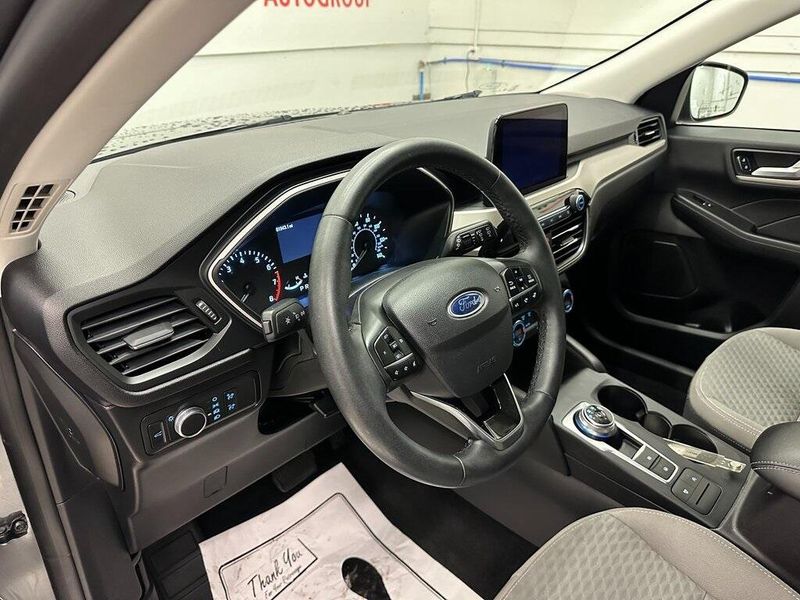 2021 Ford Escape SEImage 17