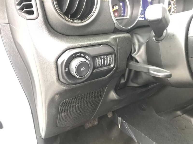 Used 2022 Jeep Wrangler Unlimited High AltitudeImage 10