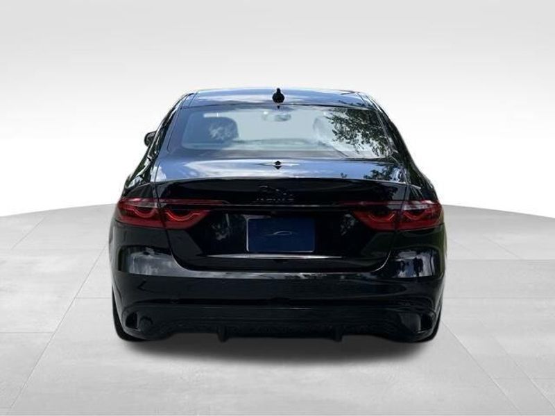2024 Jaguar XF R-Dynamic SE