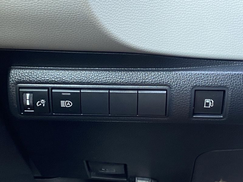 Used 2025 Toyota Corolla LEImage 22
