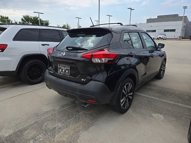 Used 2019 Nissan Kicks SVImage 3