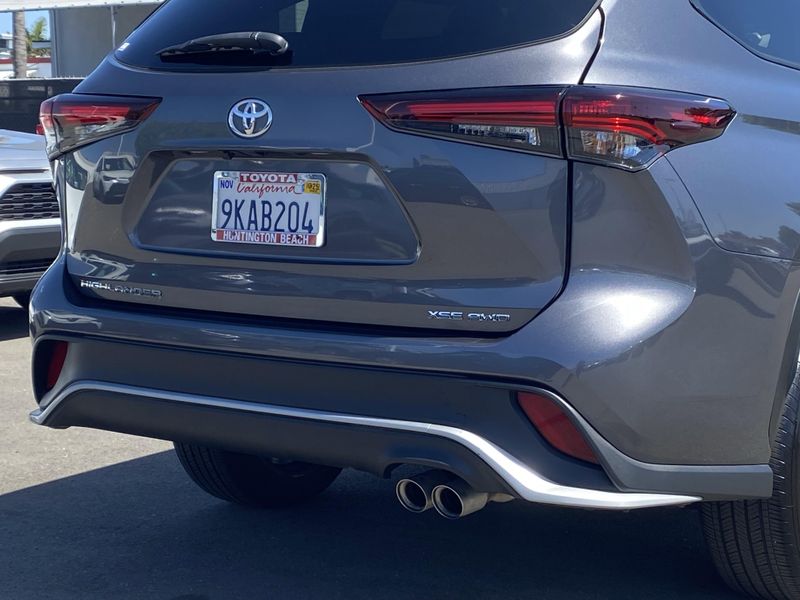 Used 2024 Toyota Highlander XSEImage 4