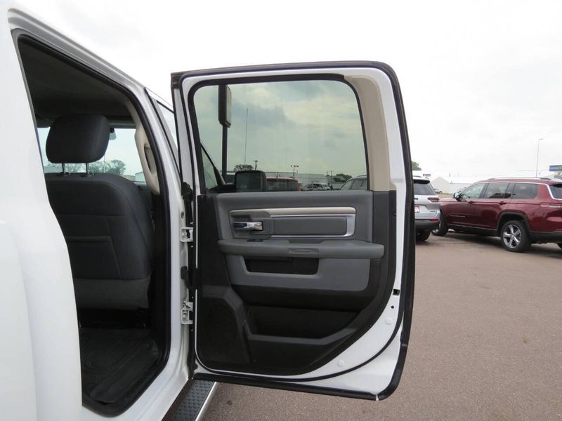 Used 2018 RAM 1500 SLT 4x4 4dr Crew Cab 5.5 ft. SB PickupImage 28