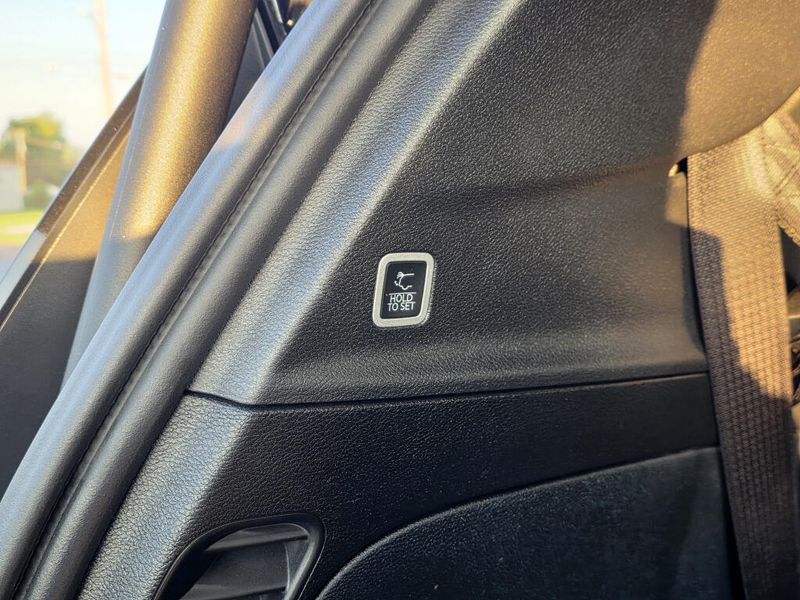 New 2027 Chrysler Pacifica Select