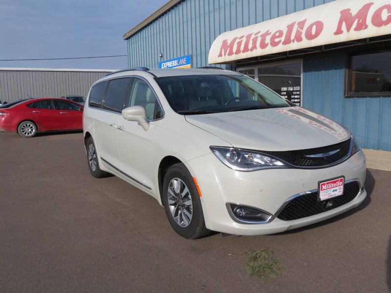 2020 Chrysler Pacifica Touring L Plus 4dr Mini VanImage 2