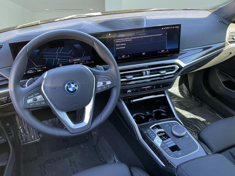 2024 BMW 3 Series 330e iPerformanceImage 28