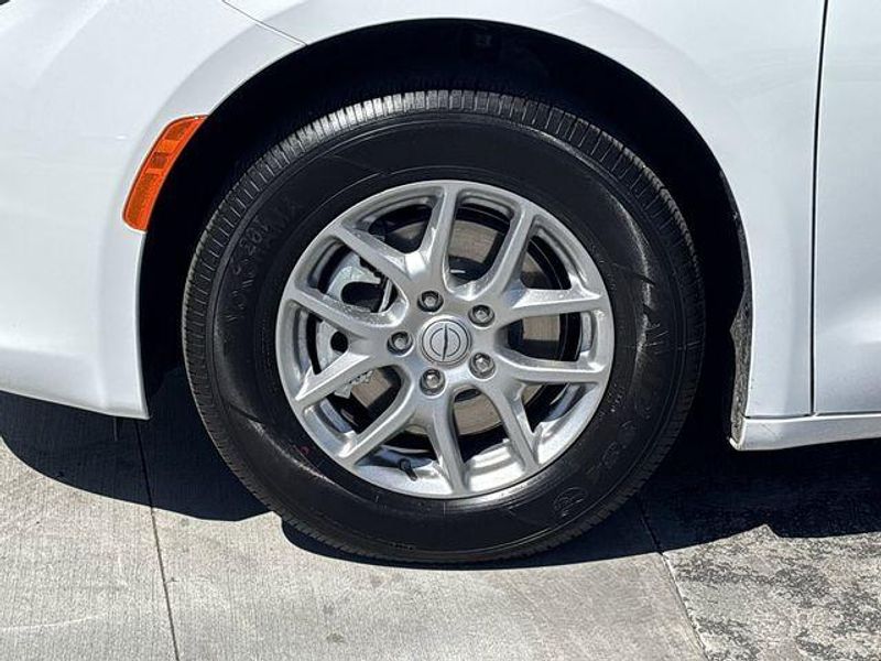 New 2026 Chrysler Voyager LxImage 10