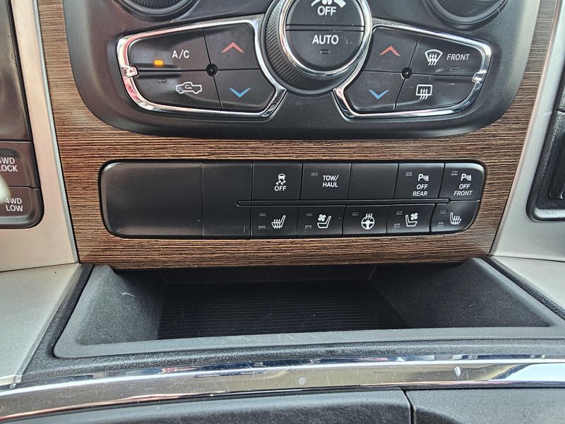 2017 RAM 1500 LaramieImage 21