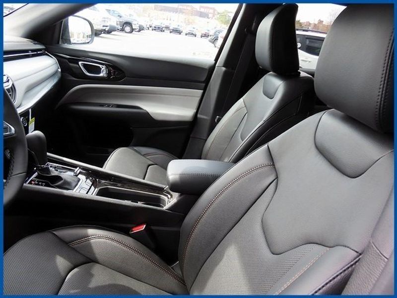 2023 Jeep Compass LimitedImage 13