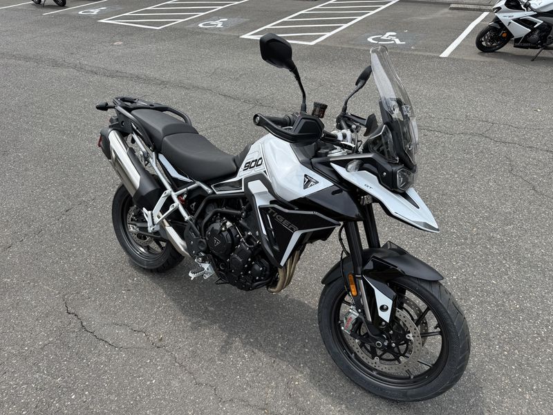 2024 Triumph Tiger 900 GT Snowdonia White / Sapphire Black 
