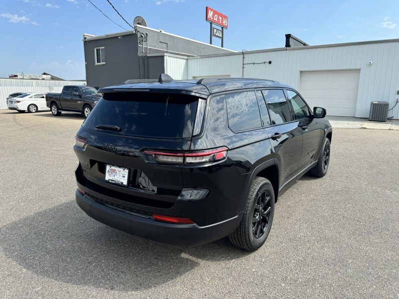 2024 Jeep Grand Cherokee L Altitude X 4x4Image 11