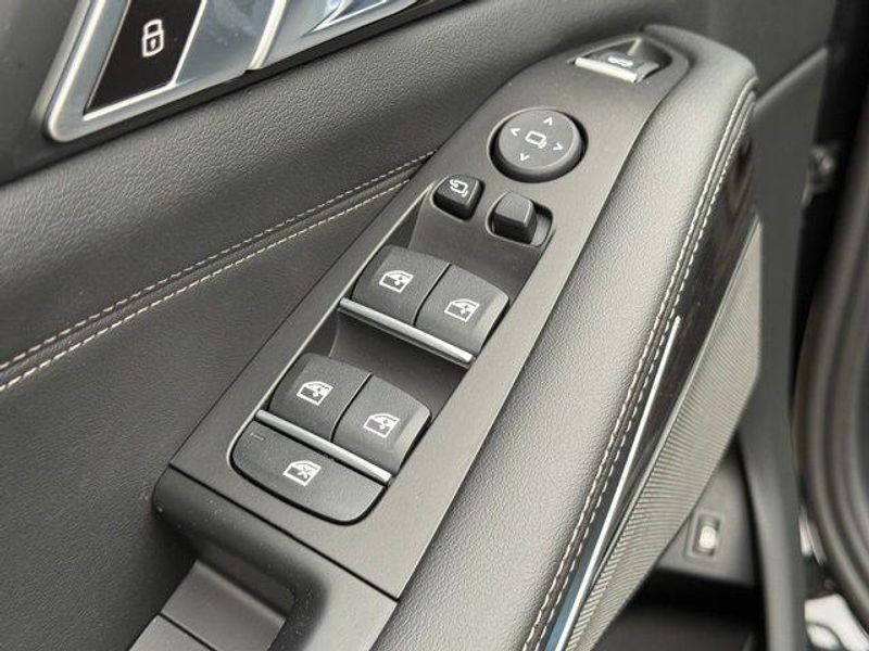 New 2026 BMW X5 xDrive50eImage 16