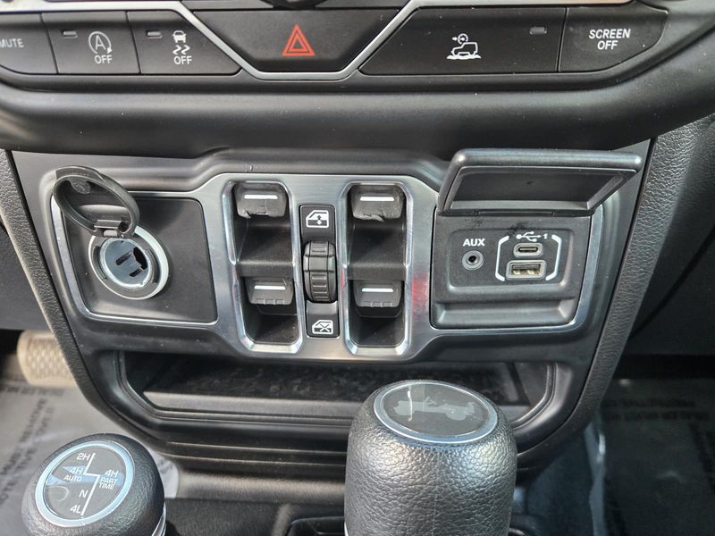 Used 2022 Jeep Wrangler Unlimited Sport Altitude 4x4