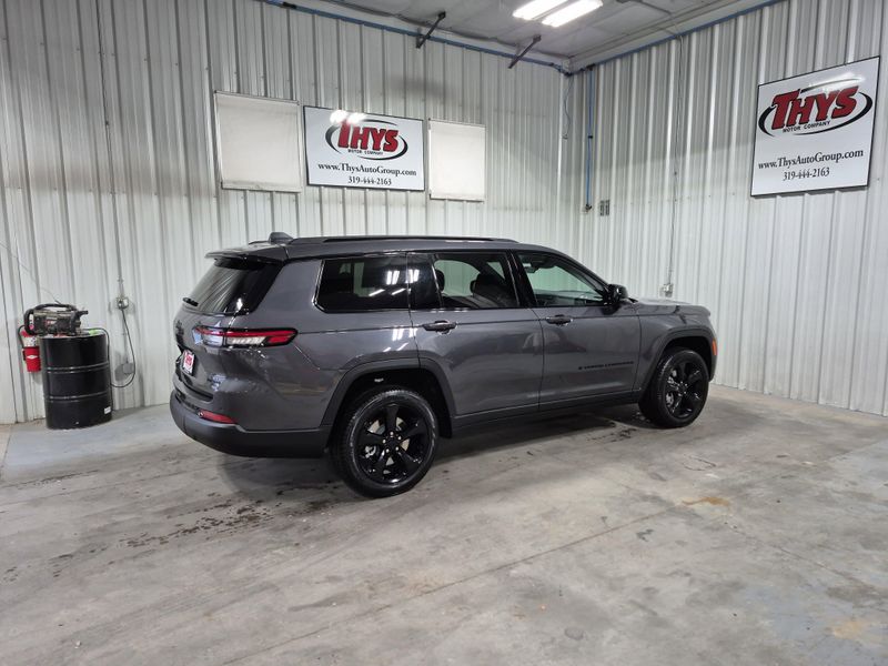 New 2025 Jeep Grand Cherokee L Limited 4x4Image 4