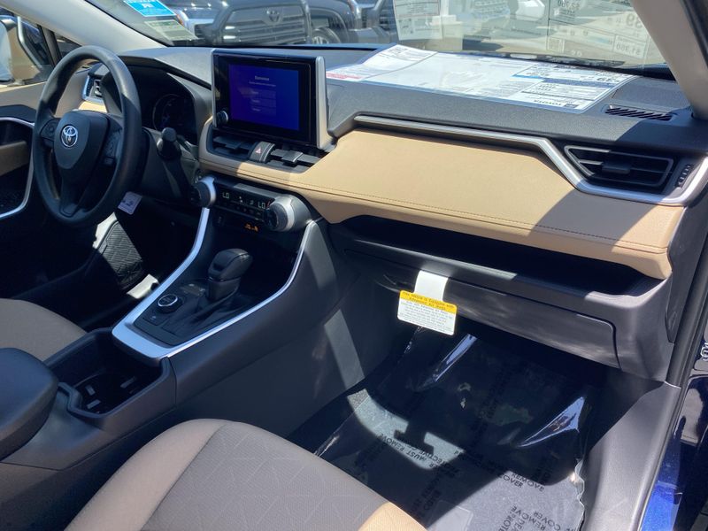 New 2025 Toyota RAV4 Hybrid XLEImage 9