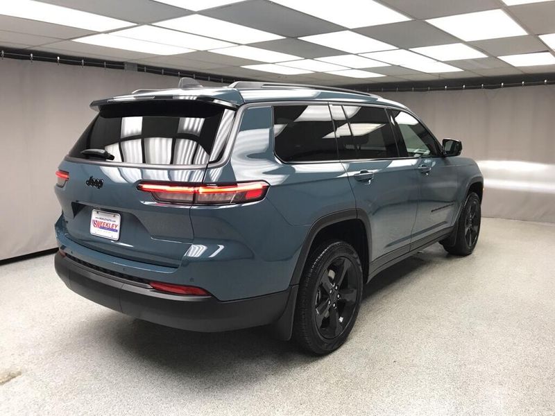 New 2026 Jeep Grand Cherokee L Limited 4x4Image 13