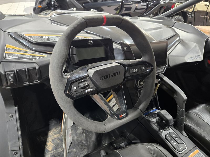 2025 Can-Am MAVERICK R X RS 999T DCT TRIPLE BLACK Image 18
