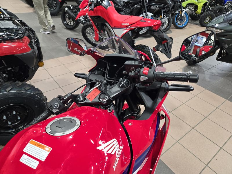 2025 Honda CBR500R ABS GRAND PRIX RED Image 10