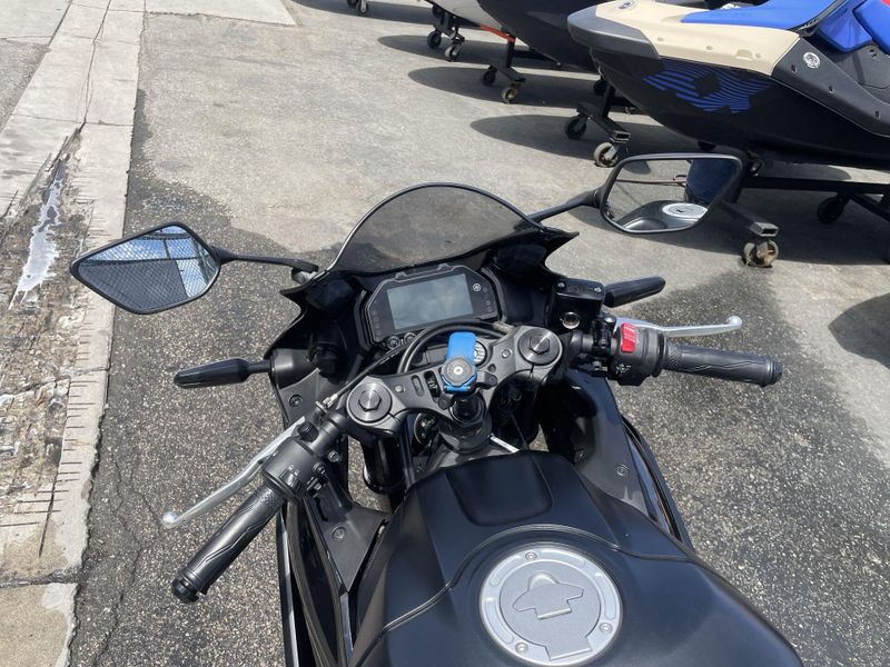 Used 2025 Yamaha YZF-R3 ABS Image 17