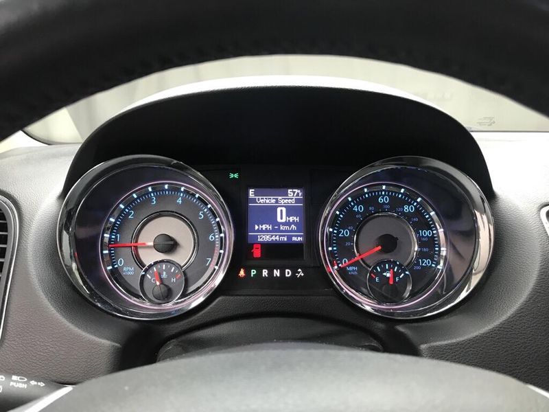 Used 2013 Chrysler Town & Country Touring-LImage 10