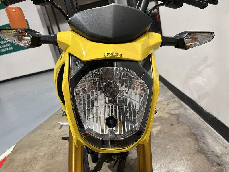 Used 2022 Kawasaki Z125 PRO Base Image 11