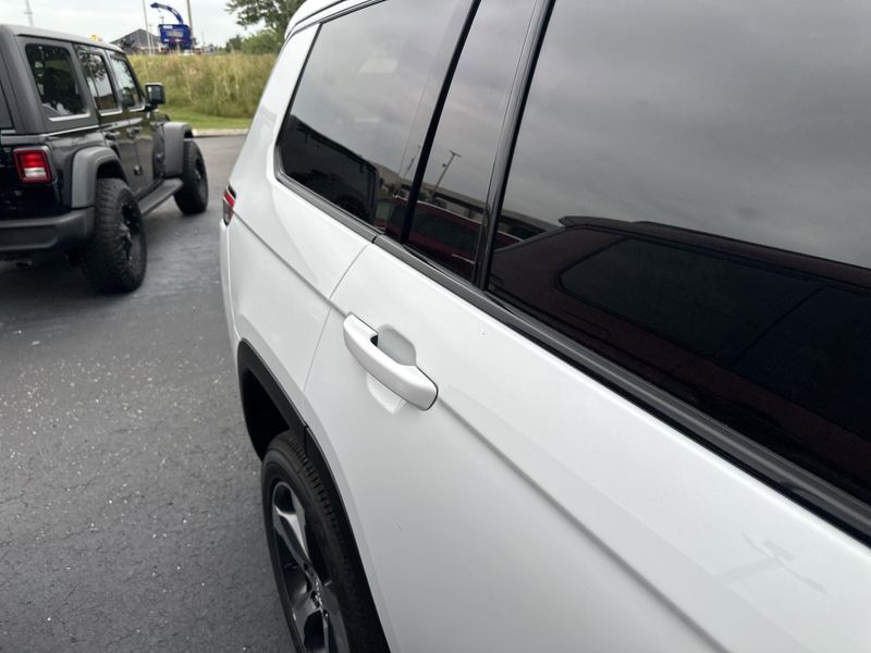 New 2025 Jeep Grand Cherokee L Limited 4x4Image 6