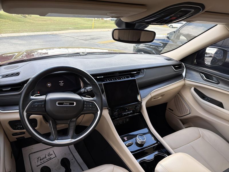 Used 2021 Jeep Grand Cherokee L LimitedImage 21