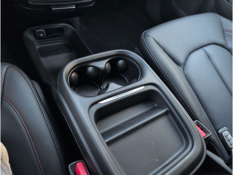 New 2027 Chrysler Pacifica SelectImage 20