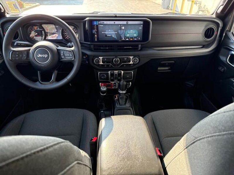 2024 Jeep Wrangler Rubicon photo 20