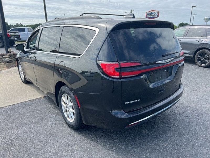 2022 Chrysler Pacifica Touring LImage 3