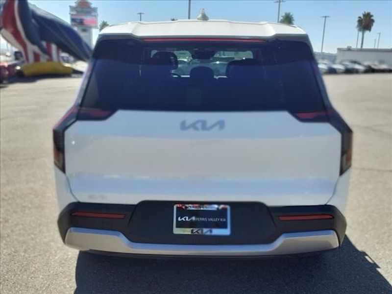 2024 Kia EV9 LightImage 5