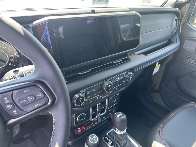 New 2025 Jeep Wrangler 4-door Rubicon XImage 25