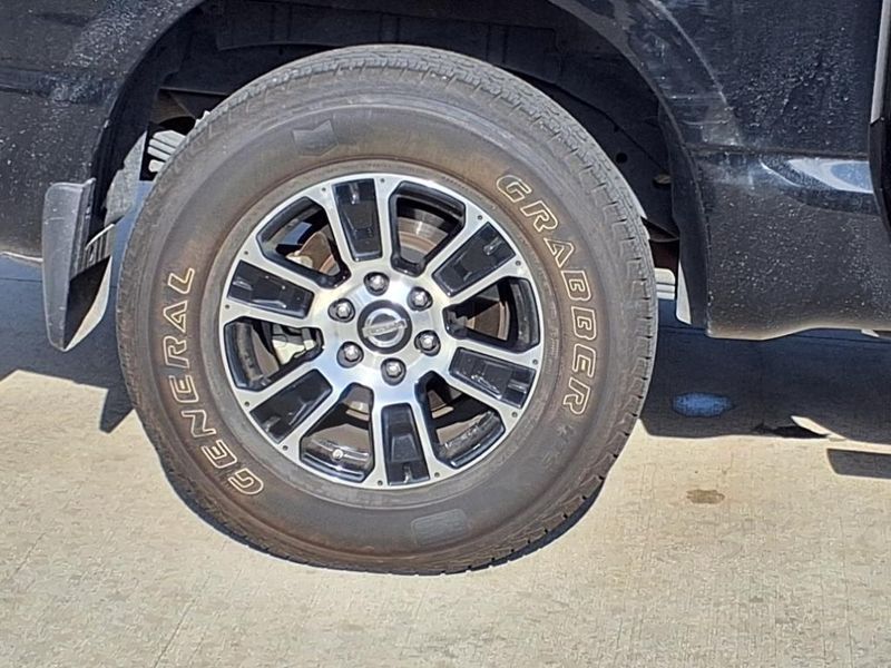 2021 Nissan Titan SVImage 15