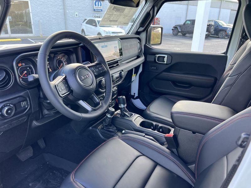 New 2025 Jeep Wrangler 4-door Rubicon XImage 14